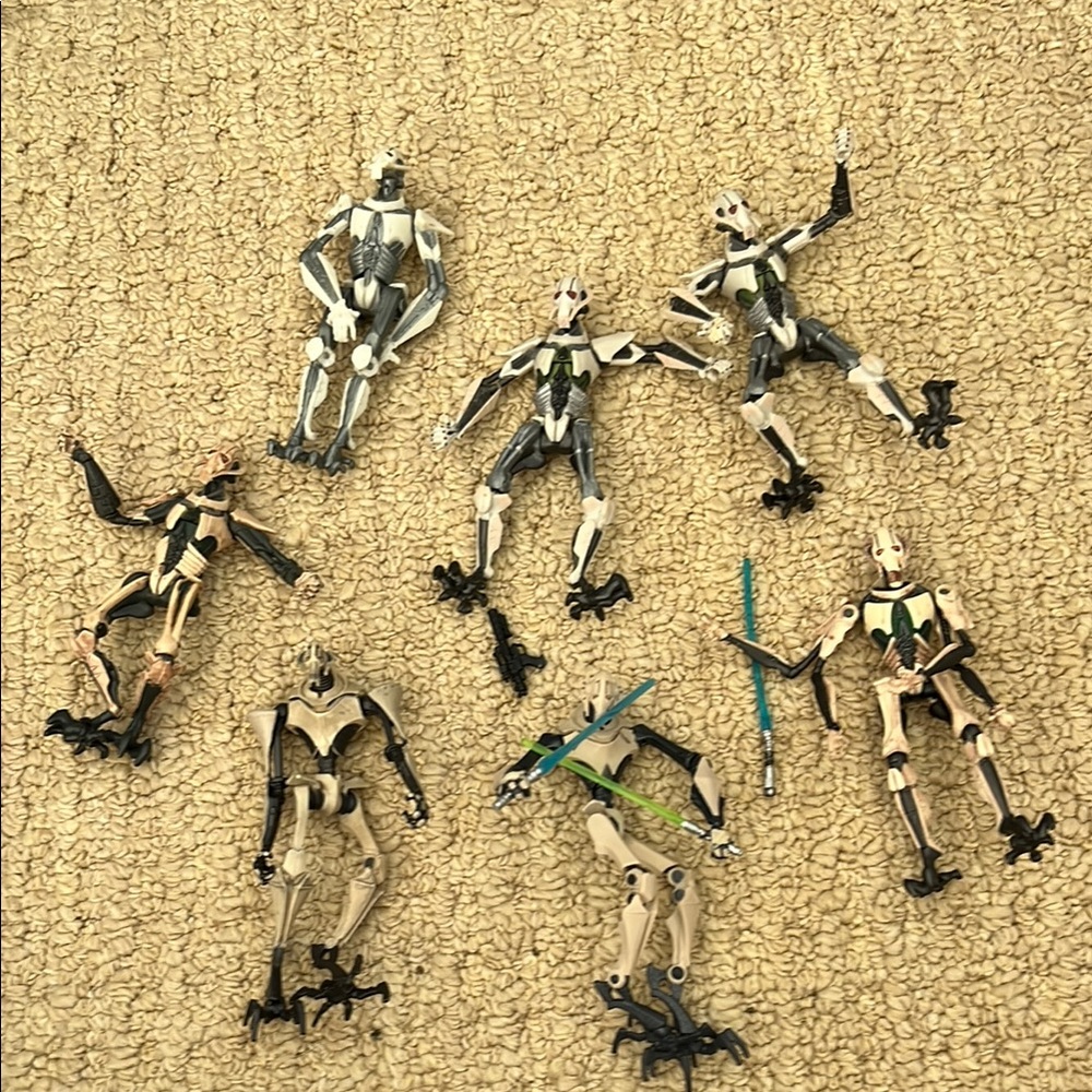 Star Wars Assorted General Grievous Action Figure Set with some Accessories